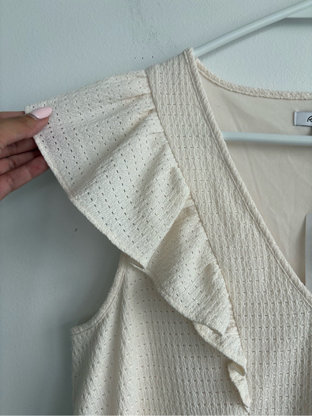 Reitmans Cream Ruffle Sleeve Textured Dress Size Medium - Picture 5 of 8